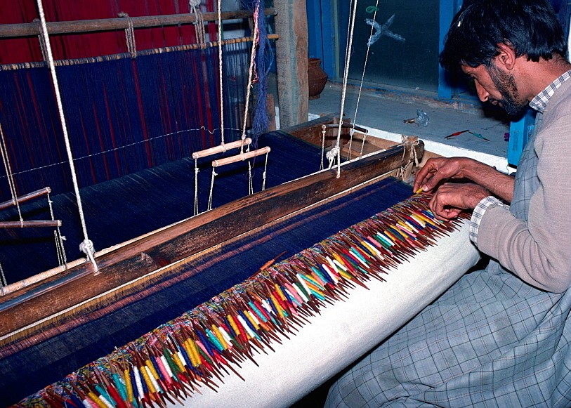 Shawl weaver