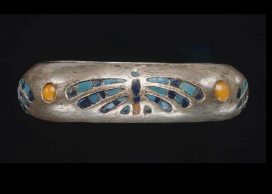 Reconstruction of a silver bracelet of the mother of King Khufu. Photo: MFA Boston
