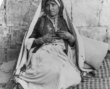 A woman from Ramah. Credit: Library of Congress LC-USZ62-69080