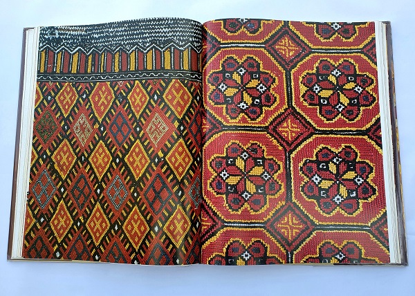 Moroccan textile embroideries colour plates